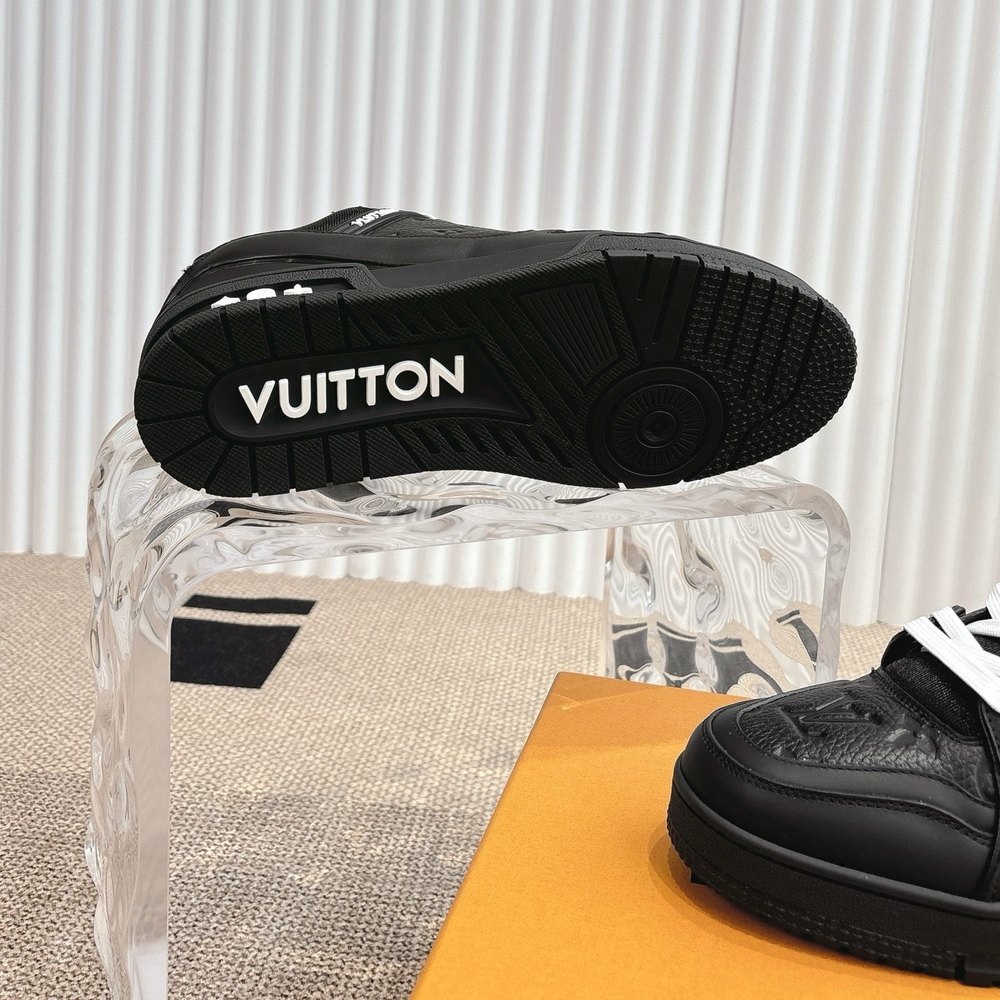 【L019】新品 LOUIS VUITTONルイ・ヴィトンスニーカー