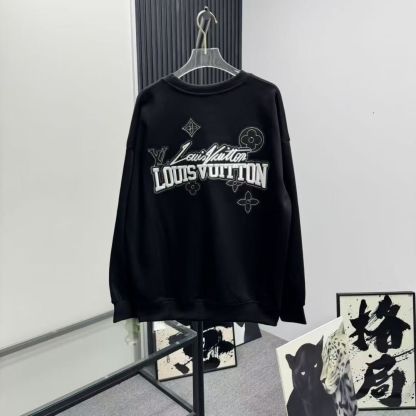 2025年トレンドの刺繍入りメンズスウェットシャツ。ルーズフィット、クルーネック、万能な新作長袖トップス。