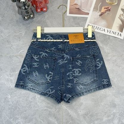 『S-XL』夏らしいプリント柄のスリムフィットデニムショートパンツ。スタイルアップ効果があり、着回し力抜群です