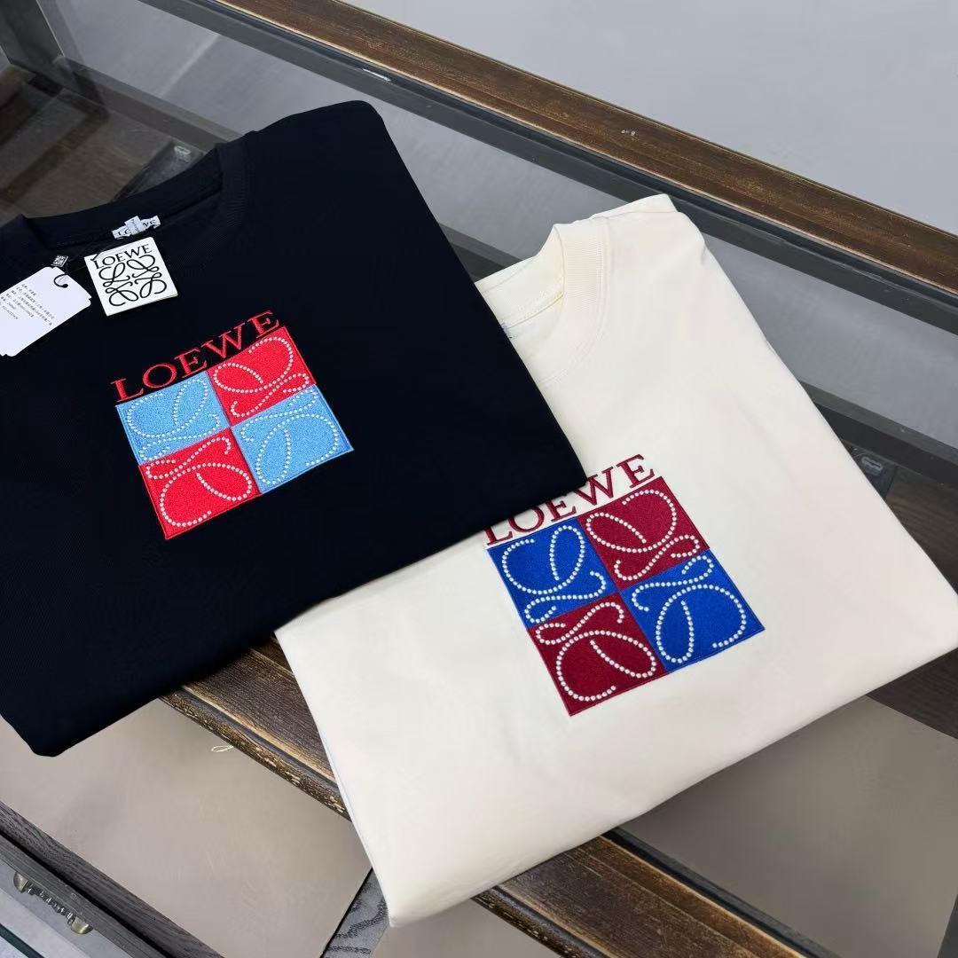 人気の半袖ラグジュアリーTシャツ。ゆったりとしたシルエットで普段使いに最適