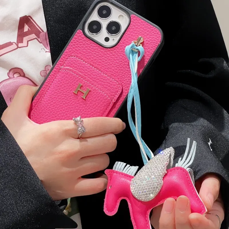 カード収納 アルファベット ペンダント付き 金属飾り カジュアル 高品質 おしゃれ スマホケース