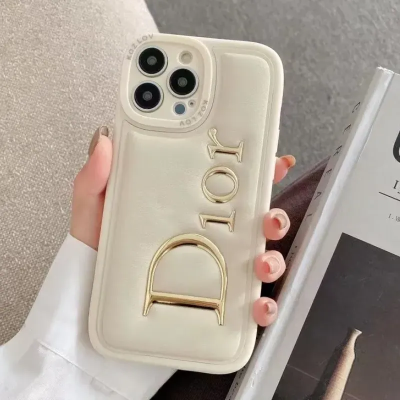 高級感 スタイリッシュ シンプル 快適 軽量 フィット感 高品質 繊細 滑り止め スマホケース