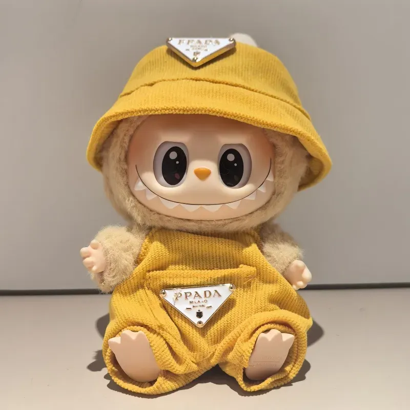 目立つ 質感のいい おしゃれ キュート 4点セット labubuぬいぐるみペンダント 服