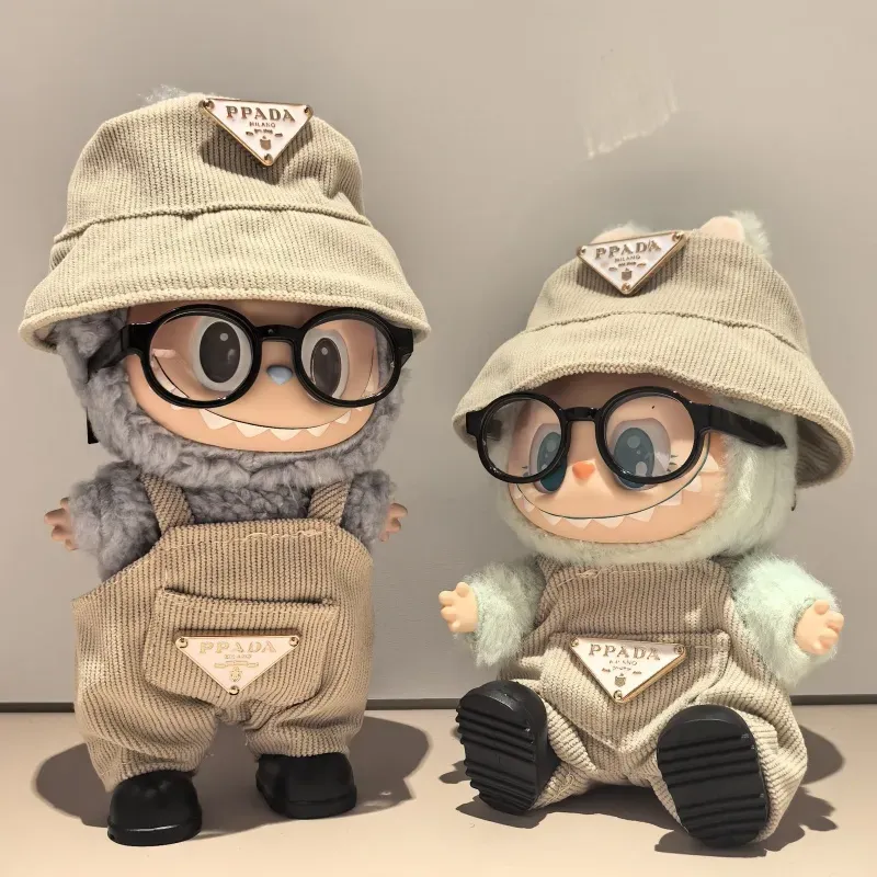 目立つ 質感のいい おしゃれ キュート 4点セット labubuぬいぐるみペンダント 服