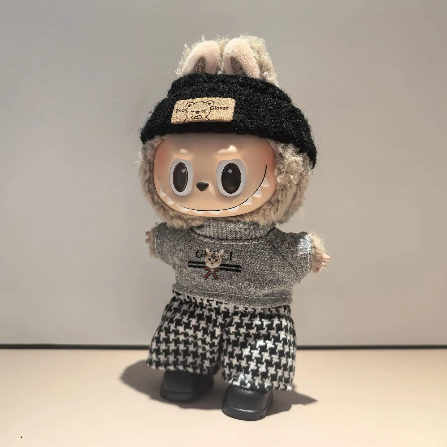 憧れ 激売れ中 人気上昇中 ファッション ストリート チェック柄 labubuぬいぐるみペンダント服 人形を含まない