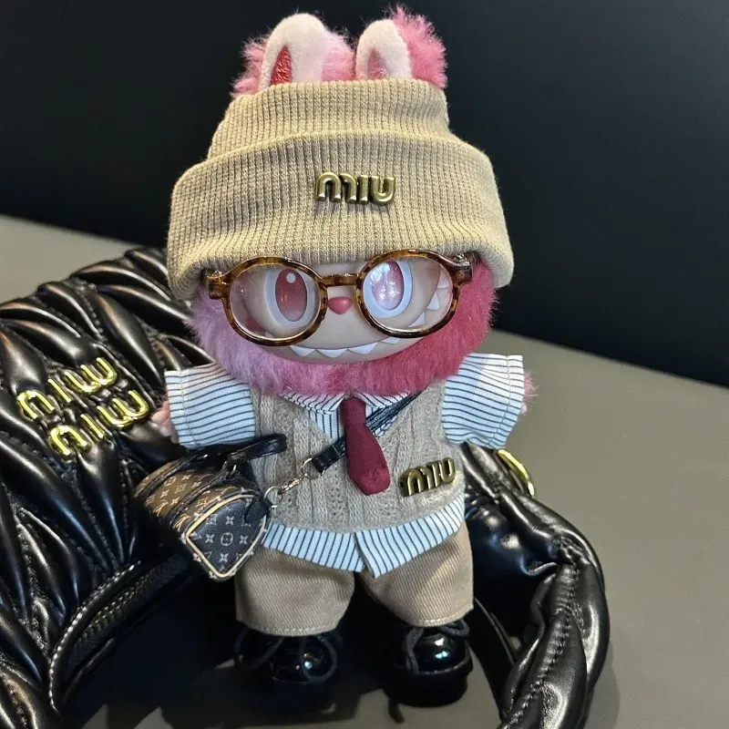 話題沸騰中 取り入れたい シンプル 可愛い labubuぬいぐるみペンダント服 人形を含まない