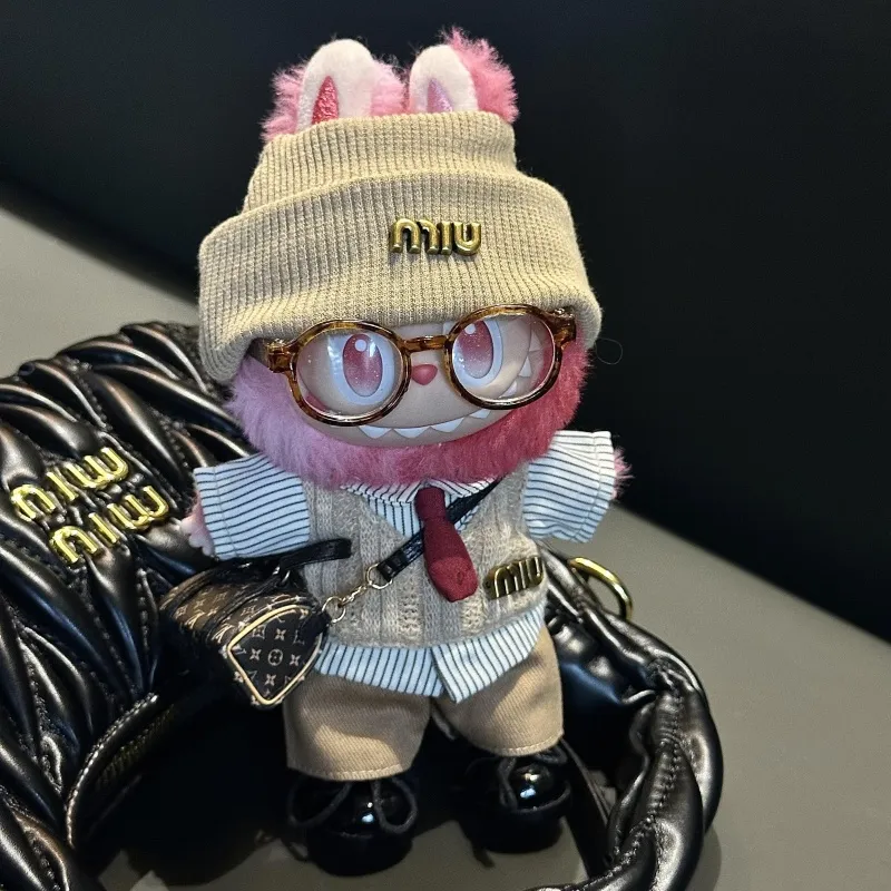 話題沸騰中 取り入れたい シンプル 可愛い labubuぬいぐるみペンダント服 人形を含まない