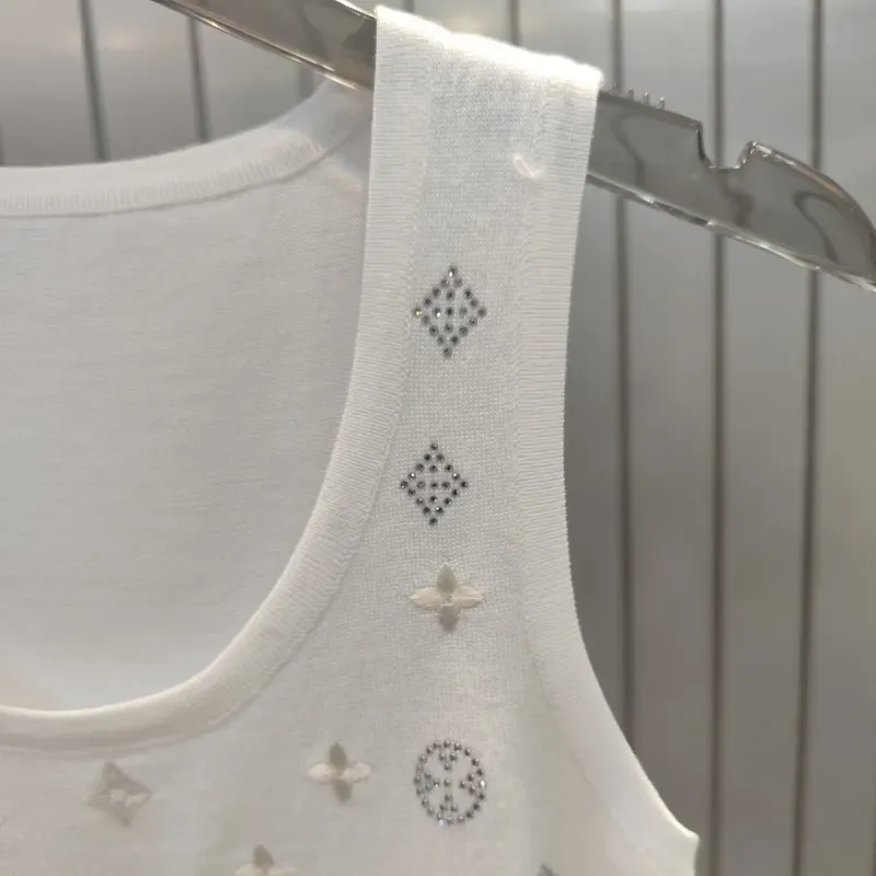 『フリーサイズ』話題沸騰中 取り入れたい 気質満点 キレカジ ノースリープ 刺繍 ベスト