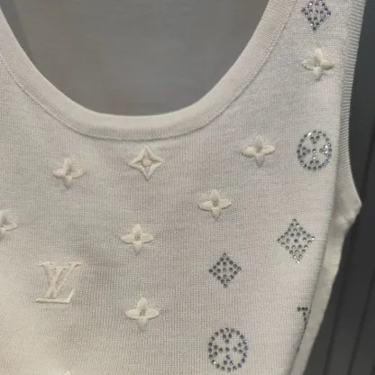『フリーサイズ』話題沸騰中 取り入れたい 気質満点 キレカジ ノースリープ 刺繍 ベスト