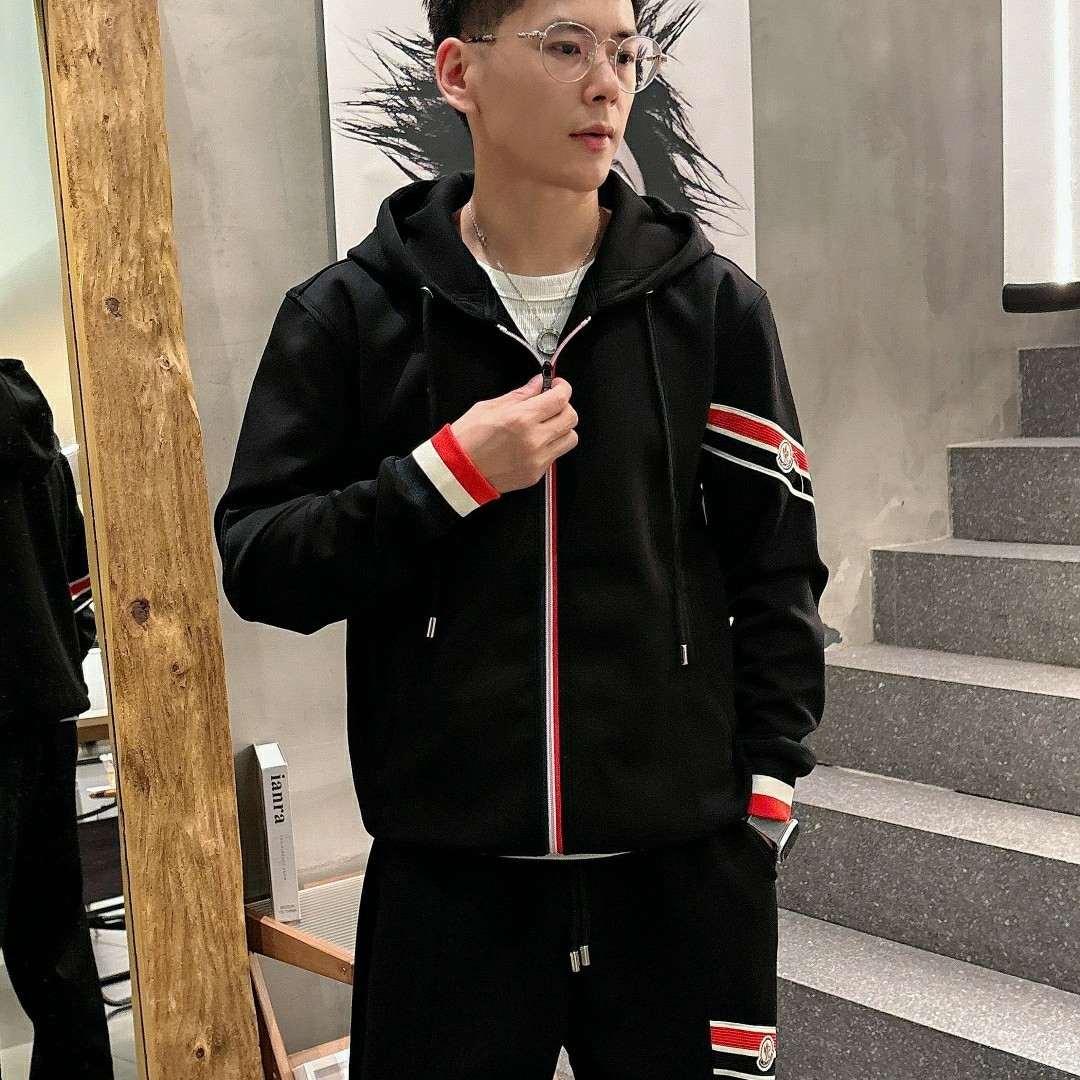 【MONCLER 公式旗艦店】モンクレール☆二点セット☆ご好評に付き再入荷！