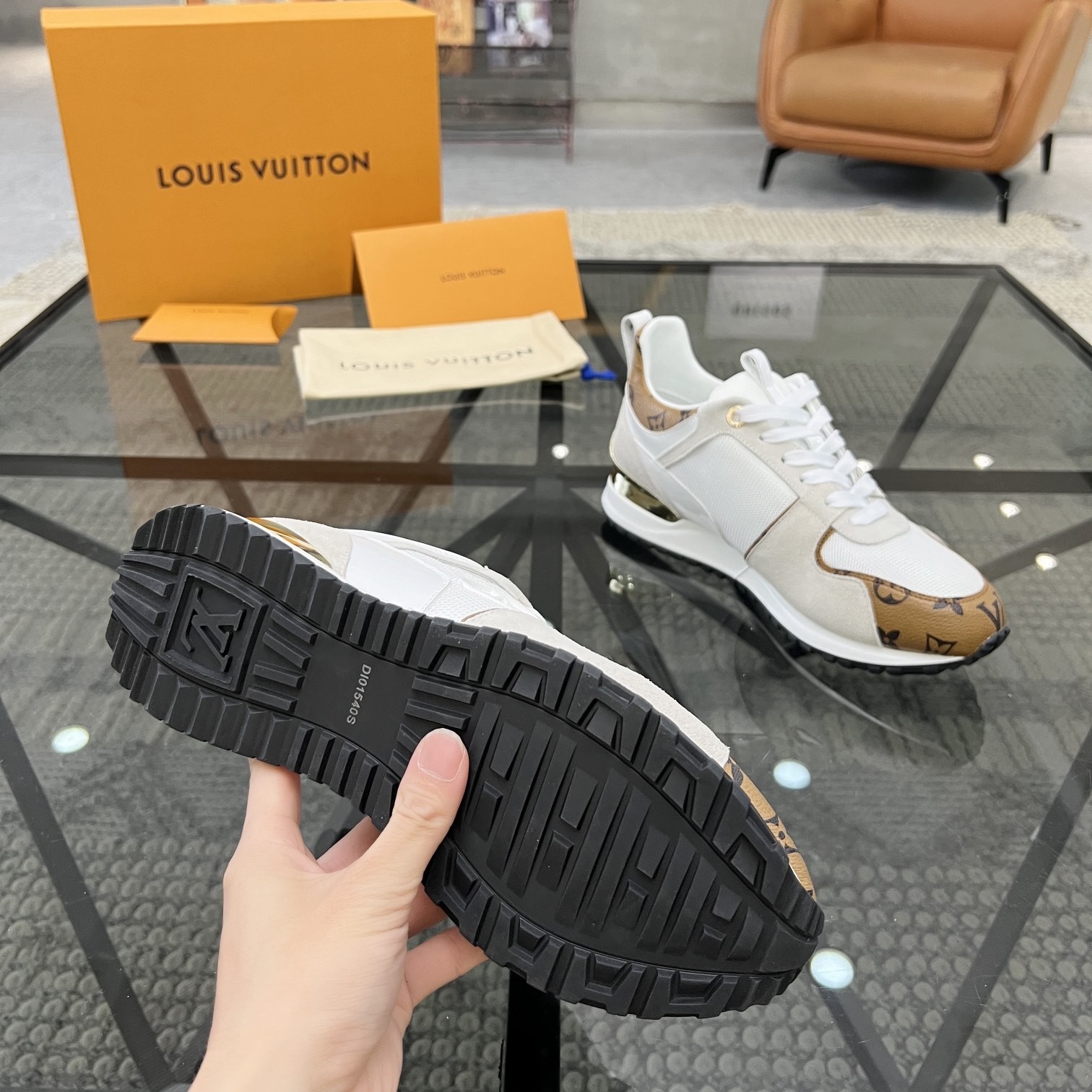 【L023】LOUIS VUITTON ルイ・ヴィトン ランアウェイモノグラムスニーカー