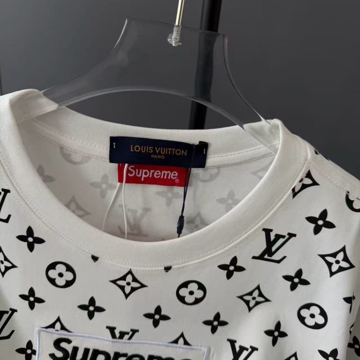 夏に人気の半袖Tシャツ。プリント柄、ゆったりとしたシルエット、着回しの効くトップス