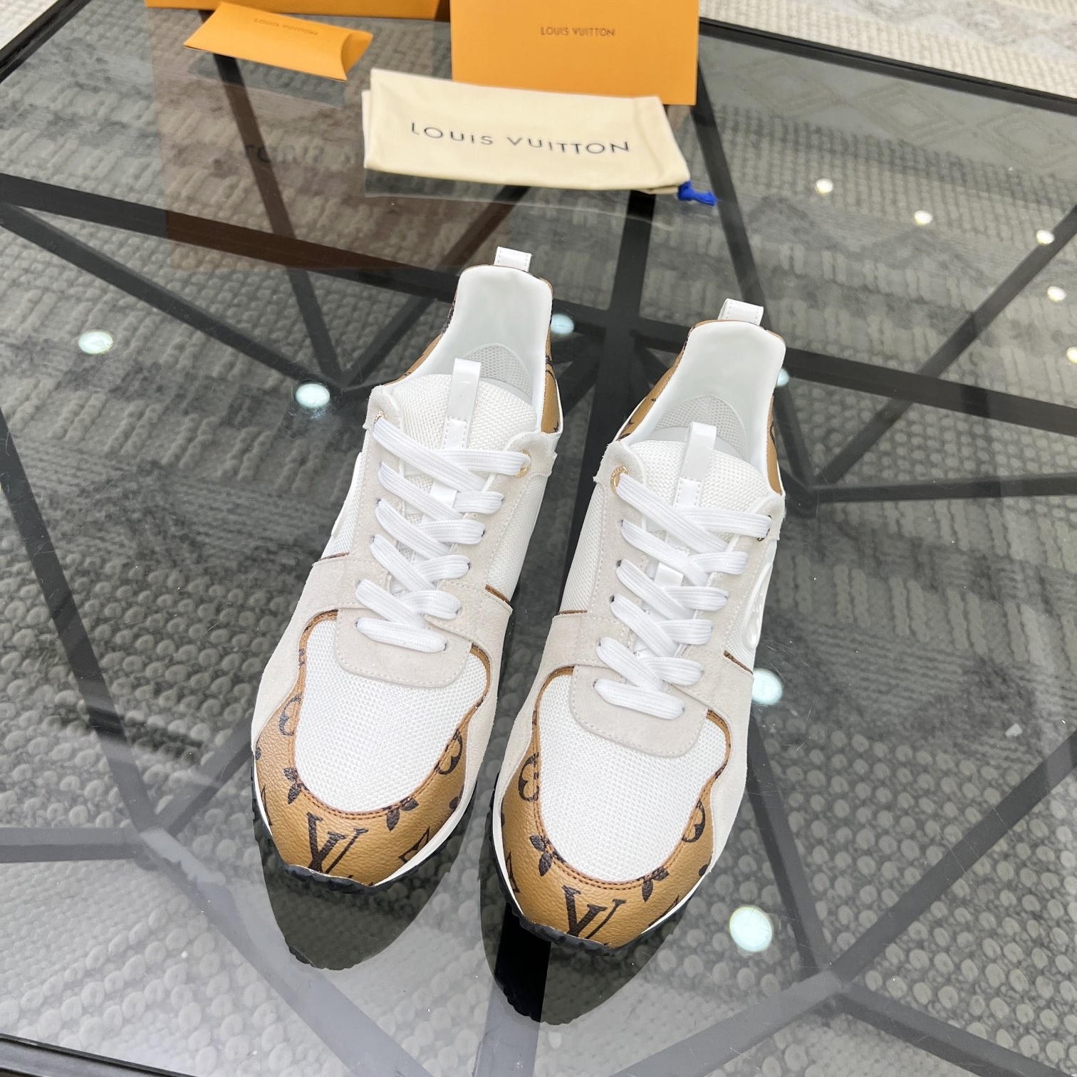 【L023】LOUIS VUITTON ルイ・ヴィトン ランアウェイモノグラムスニーカー