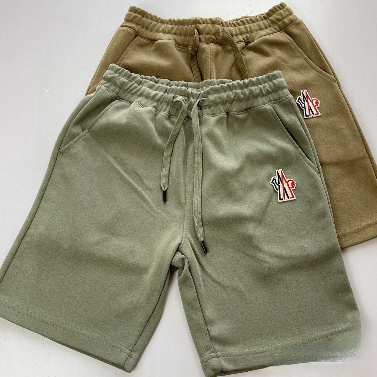 『S-5XL』刺繍入りのカジュアルなアスレチックショーツ、流行の夏のゆったりとした五点パンツ