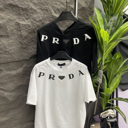 トレンディなクルーネック半袖Tシャツ - 人気急上昇中