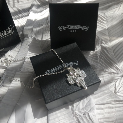 Chrome Hearts（クロムハーツ）3段ソードとホーリーソードサンスクリットペンダントネックレス
