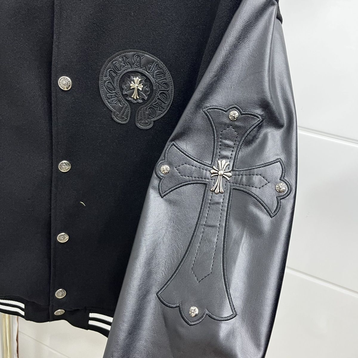 ファッショナブルな新しいレトロな刺繍のトレンドブランドのゆったりとした野球ジャケット