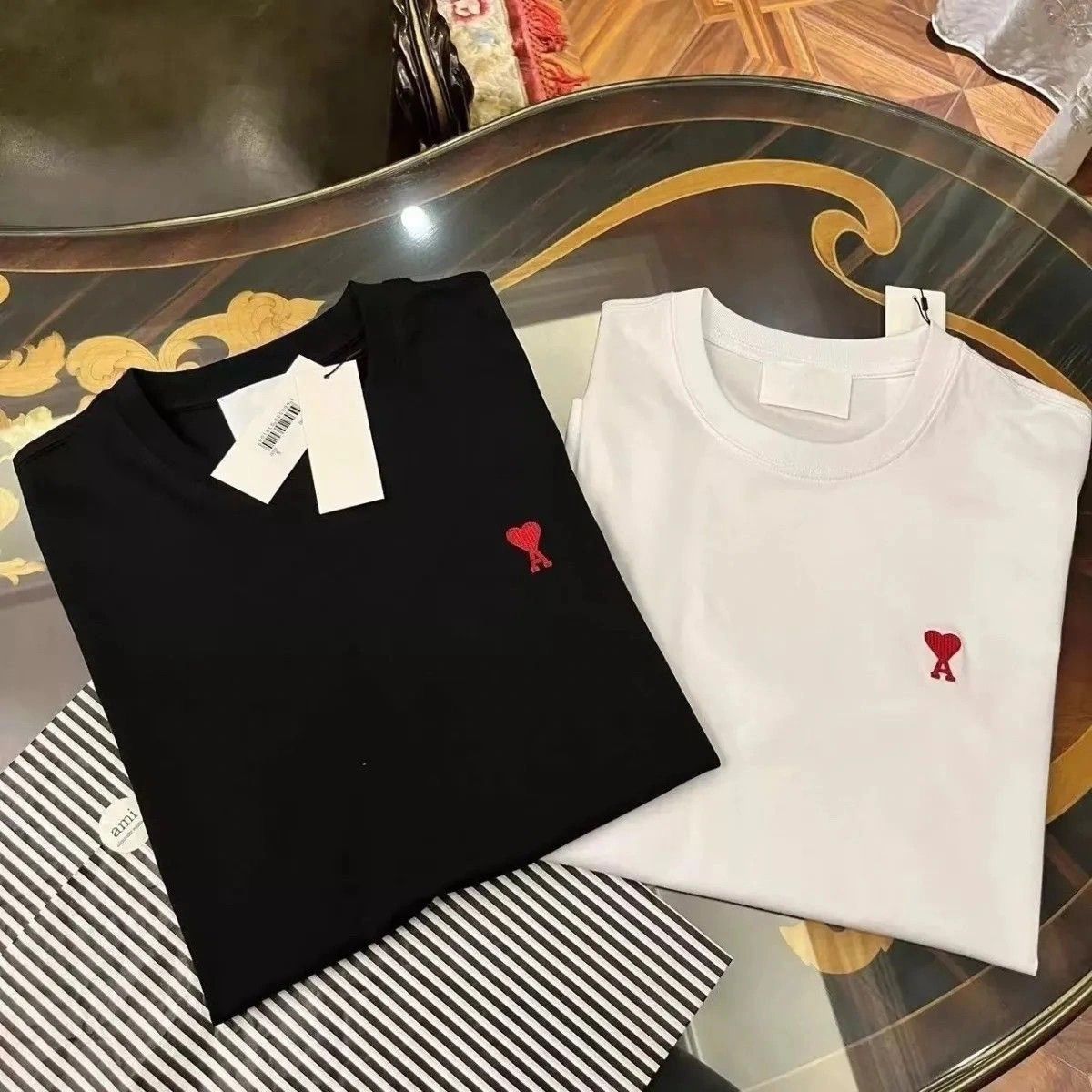 『M-5XL』刺繍入りの純綿製半袖Tシャツ。ユニセックス、ラウンドネック、スポーティーで着回し力抜群。