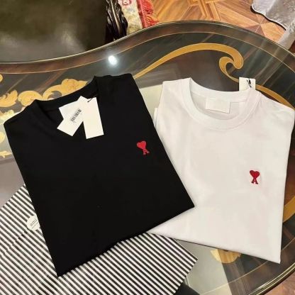 『M-5XL』刺繍入りの純綿製半袖Tシャツ。ユニセックス、ラウンドネック、スポーティーで着回し力抜群。