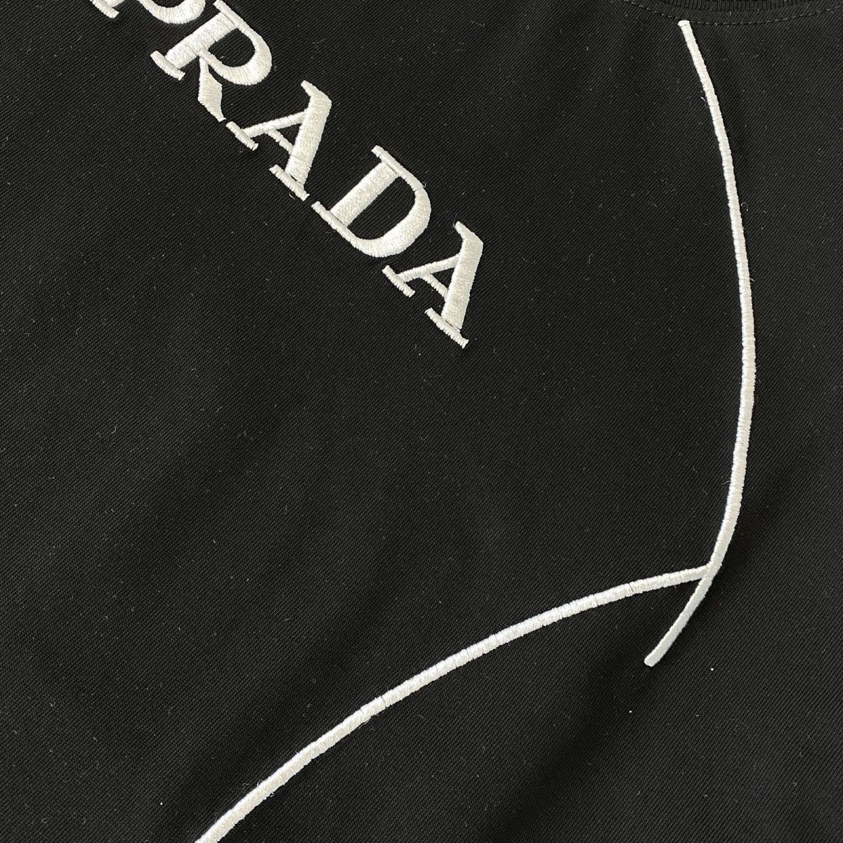 『L-4XL』高級感のあるカジュアルな半袖クルーネックTシャツ。ユニセックスで、スリムに見え、着回し力抜群です