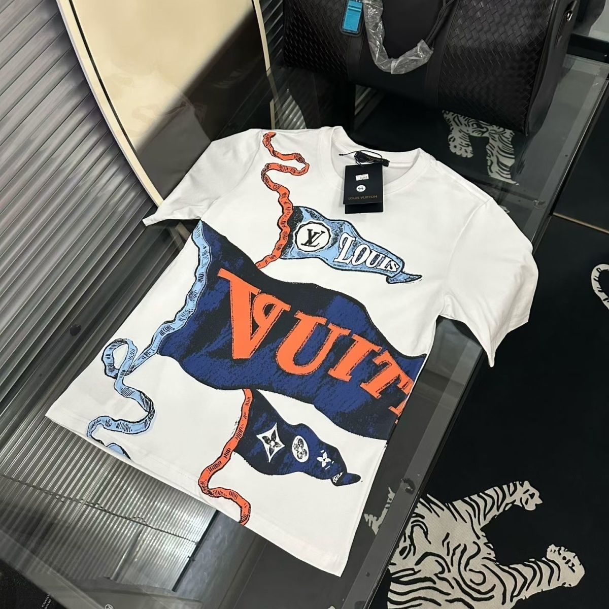 【L-4XL】人気のトレンディなカジュアルTシャツ、高級感のあるクルーネック半袖
