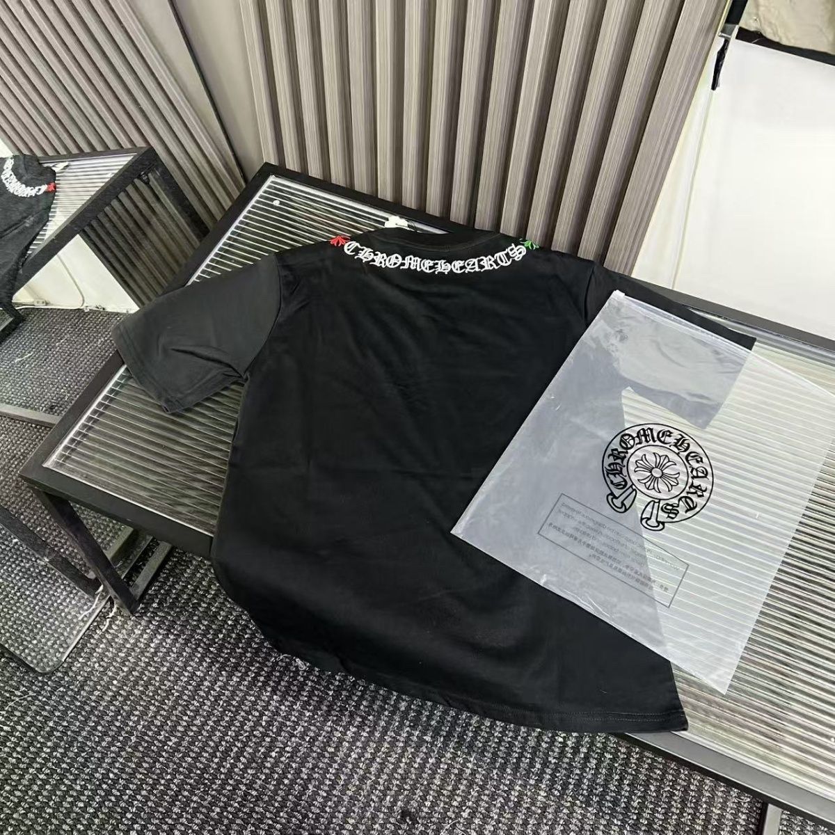 『L-4XL』夏にぴったりの、高級感あふれるトレンディな半袖Tシャツ。ラウンドネック、ゆったりとしたシルエット、男女兼用のおしゃれなトップス。