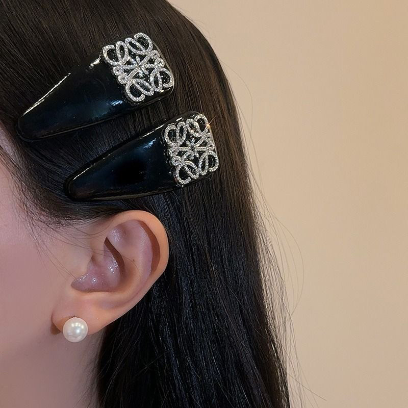 ラインストーンビーズとサイドバング用のスタイリッシュなヘアクリップが付いたトレンドのヘアアクセサリー