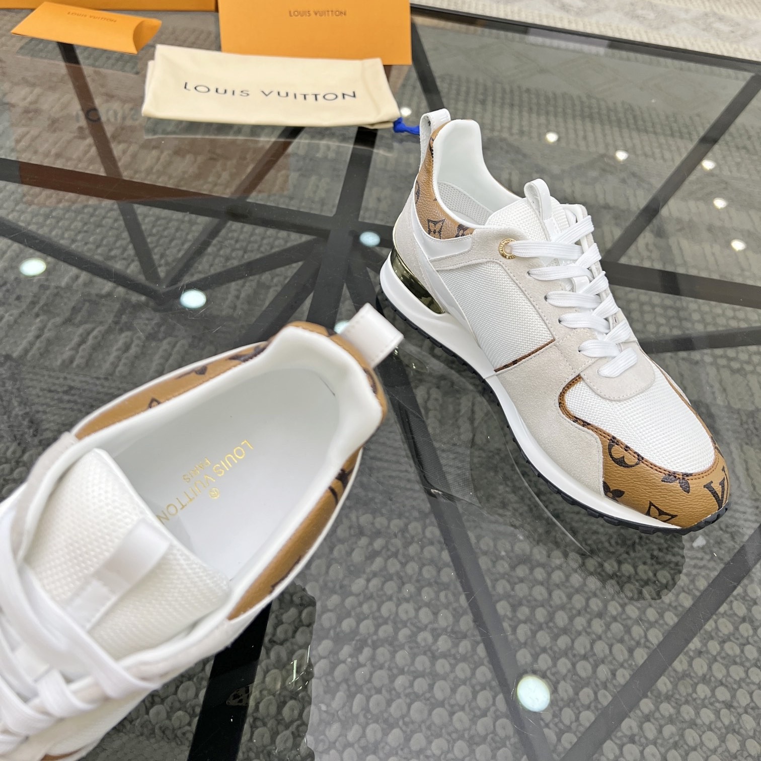 【L023】LOUIS VUITTON ルイ・ヴィトン ランアウェイモノグラムスニーカー