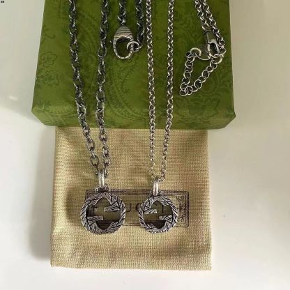 レトロな人気のネックレス軽量高級ファッションセーターチェーン