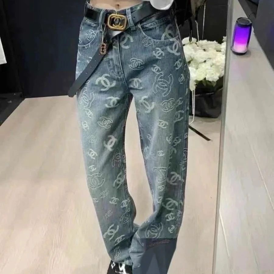 春夏新作ジーンズ、着回しの効くデザイン、ストレートレッグパンツ
