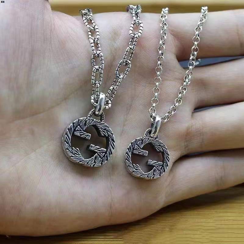 レトロな人気のネックレス軽量高級ファッションセーターチェーン