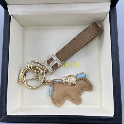 ポニーダイヤモンド装飾本革キーホルダー／バッグアクセサリー 高級