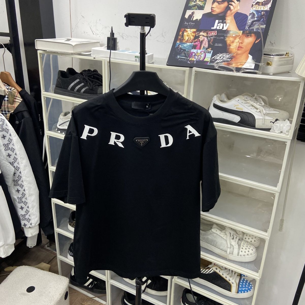 トレンディなクルーネック半袖Tシャツ - 人気急上昇中
