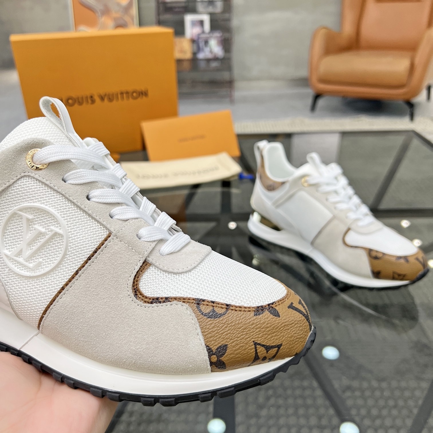 【L023】LOUIS VUITTON ルイ・ヴィトン ランアウェイモノグラムスニーカー