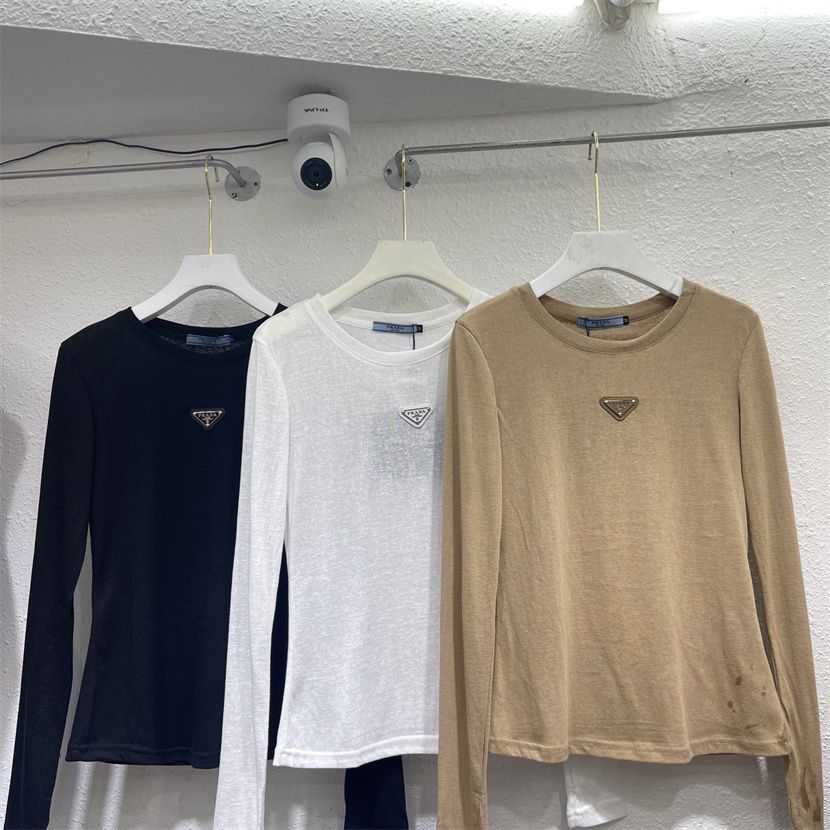 スタイリッシュで多用途な長袖スリムフィットTシャツ