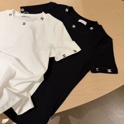 『S-L』新作ラウンドネックストレッチスリムフィット刺繍入り半袖Tシャツ