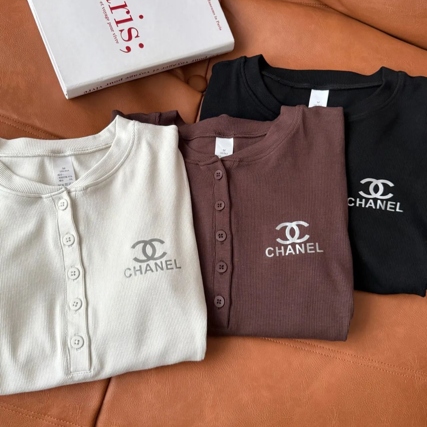新作秋冬レター刺繍入り長袖万能スリムフィットトップス、ラウンドネックベースTシャツ