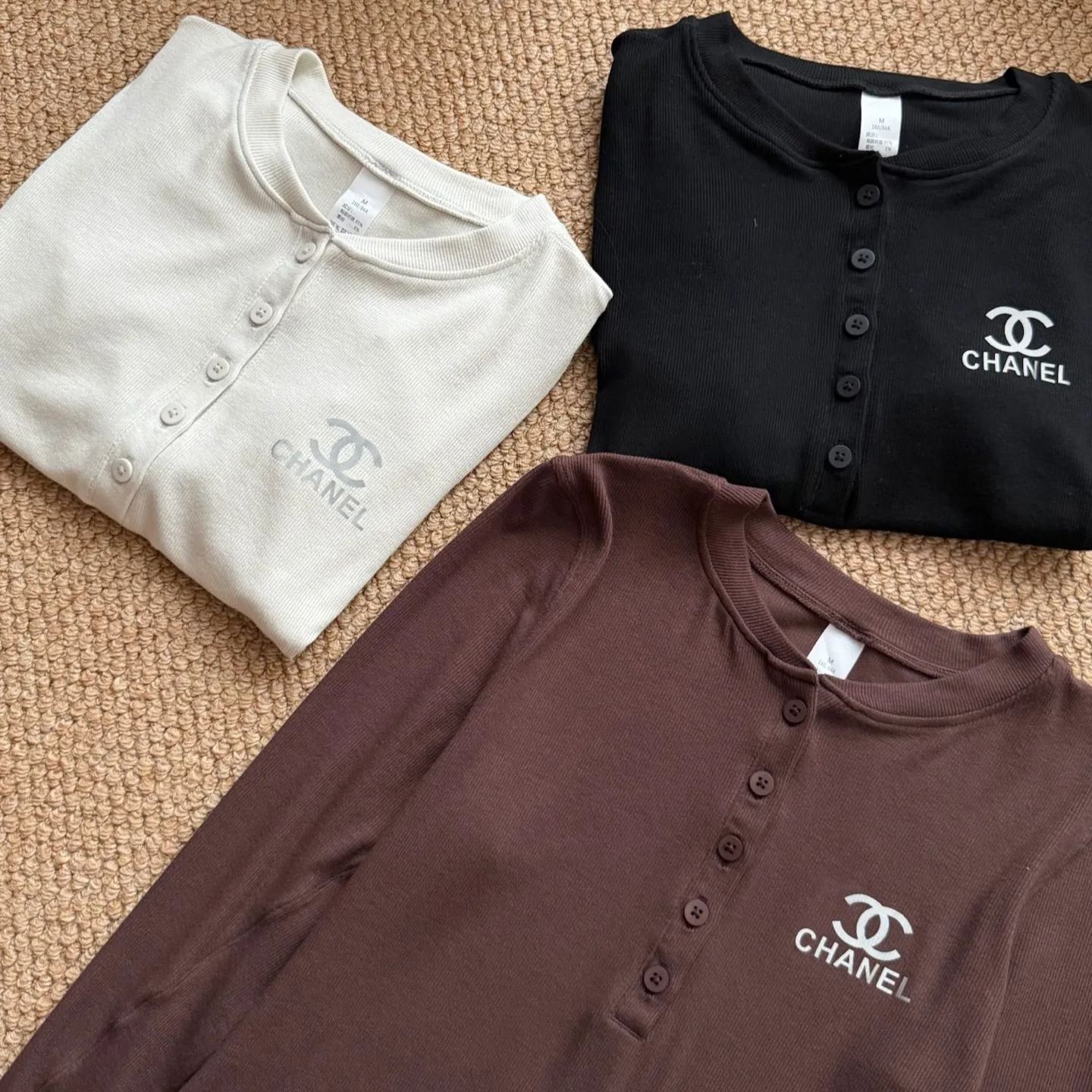 新作秋冬レター刺繍入り長袖万能スリムフィットトップス、ラウンドネックベースTシャツ