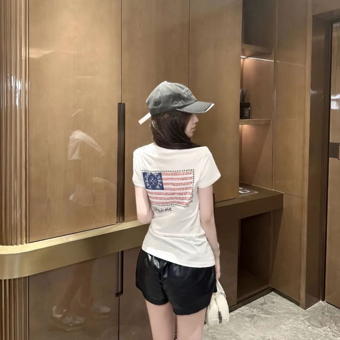 【S-XL】夏に人気のプリント半袖Tシャツ、着痩せ効果抜群のトップス