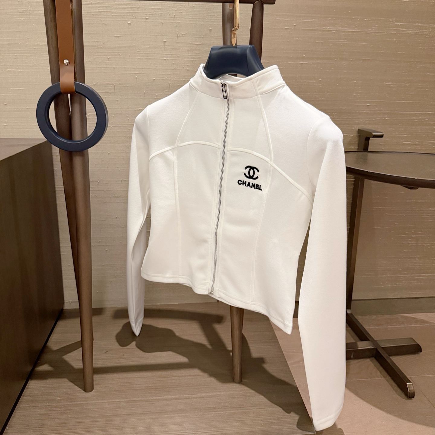 新作人気刺繍入りツーピースセット、高級感のあるジャケットとショートスカートの組み合わせ