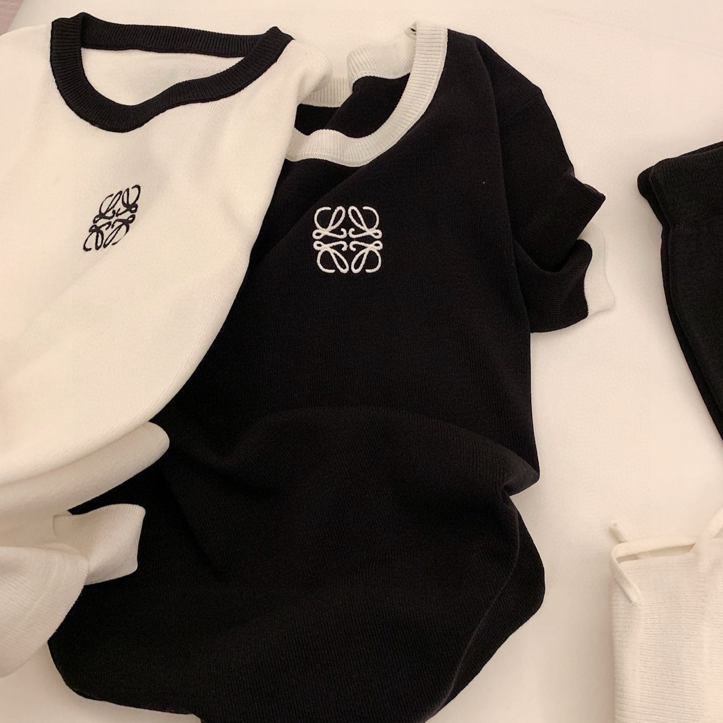 [Copy]新作人気刺繍入りツーピースセット、高級感のあるジャケットとショートスカートの組み合わせ