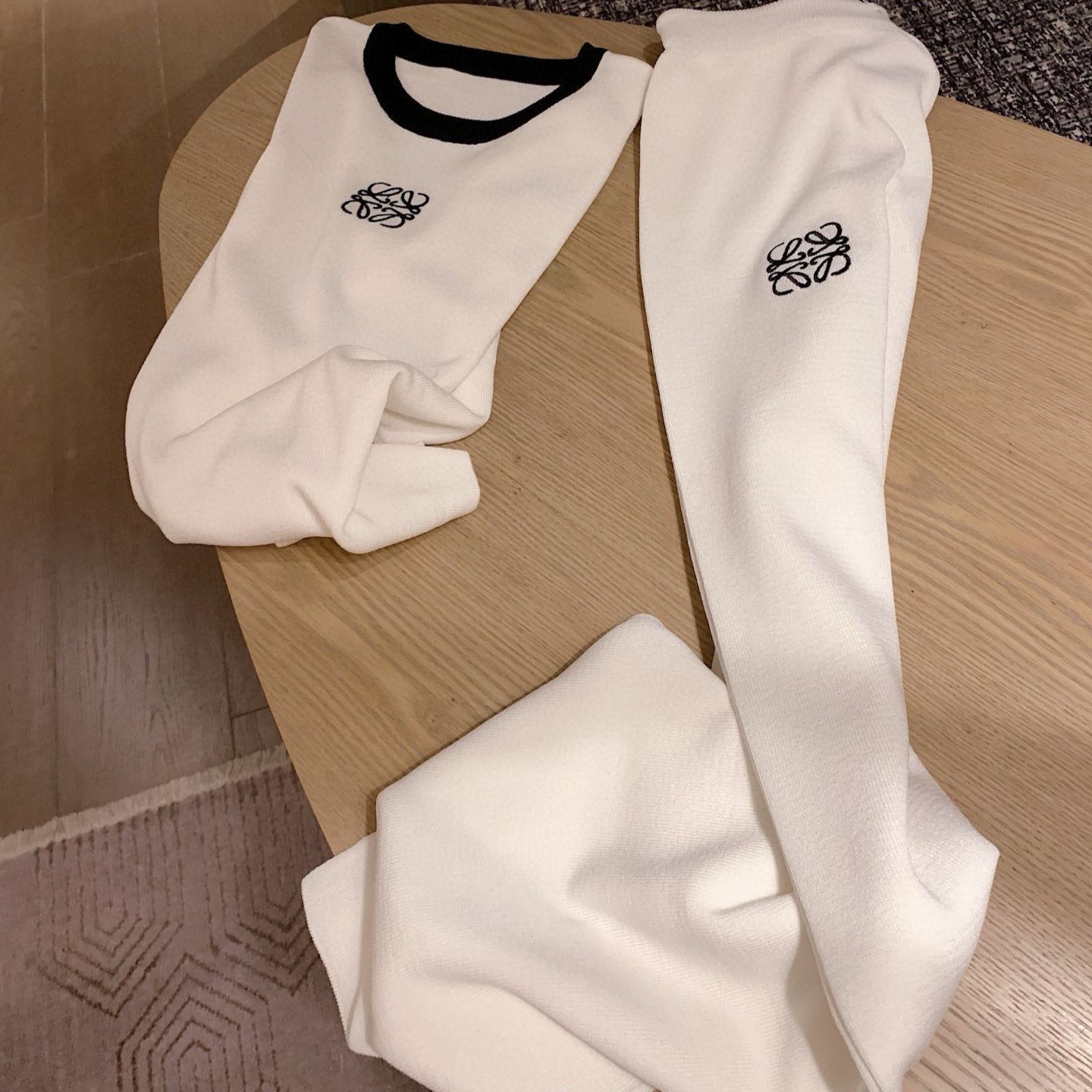 [Copy]新作人気刺繍入りツーピースセット、高級感のあるジャケットとショートスカートの組み合わせ