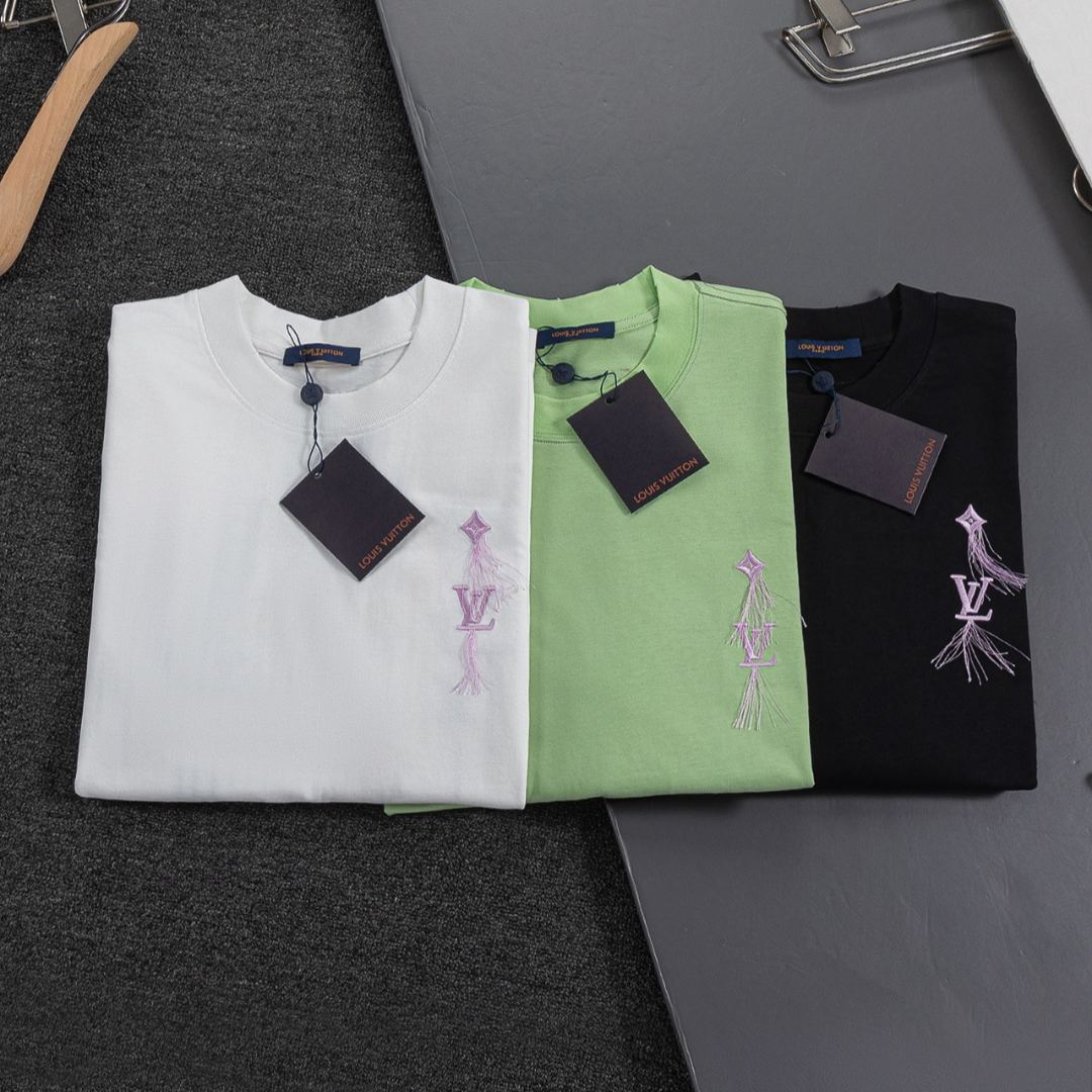 『S-XL』シンプルなカラフルな文字のタッセル刺繍入りラウンドネック半袖Tシャツ、ユニセックス