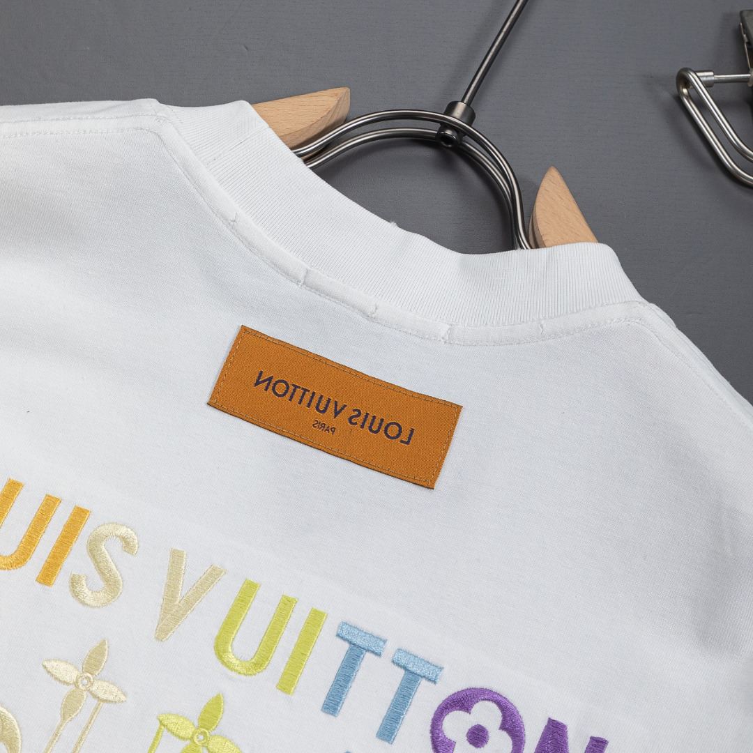 『S-XL』シンプルなカラフルな文字のタッセル刺繍入りラウンドネック半袖Tシャツ、ユニセックス