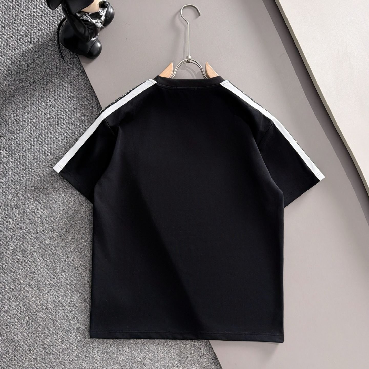 [Copy]『M-3XL』高級感のある刺繍入り襟付きポロシャツ スリムフィットで、着回しの効く半袖トップスです