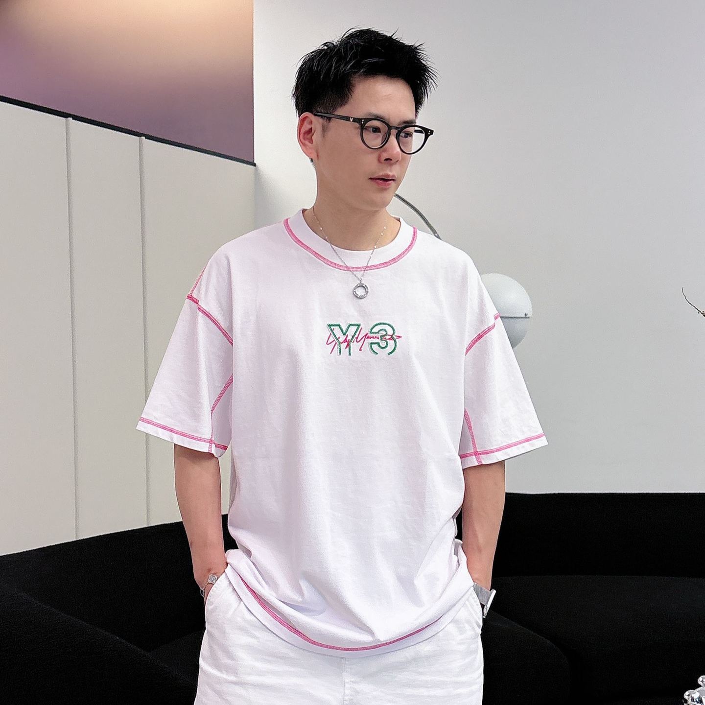 『S-XL』早春新作 透かし刺繍入り半袖Tシャツ、毎日の通勤に最適