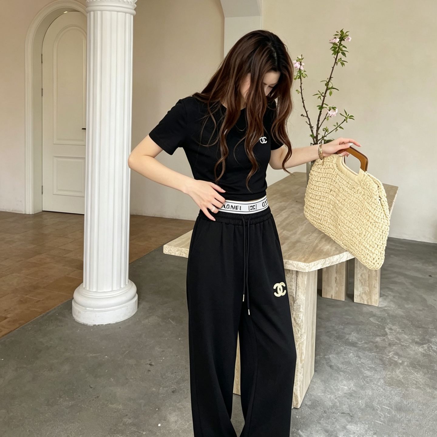 2026年春夏刺繍入りカジュアルスーツ：クルーネックトップス＋ワイドレッグパンツ