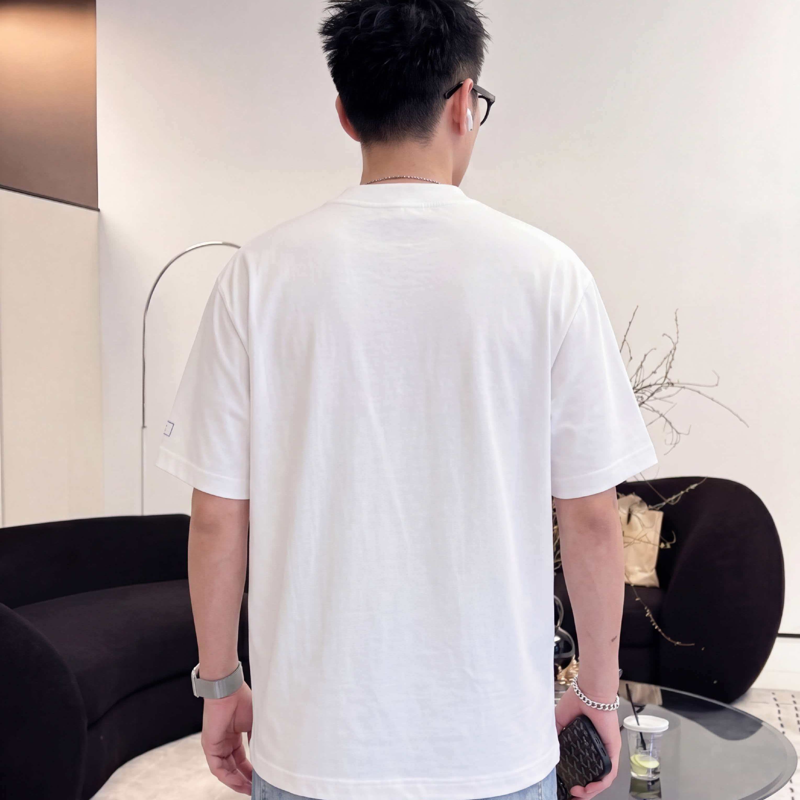 【S-2XL】大人気のラウンドネックのゆったりとしたトップス、着回し力抜群でスタイリッシュな半袖Tシャツ