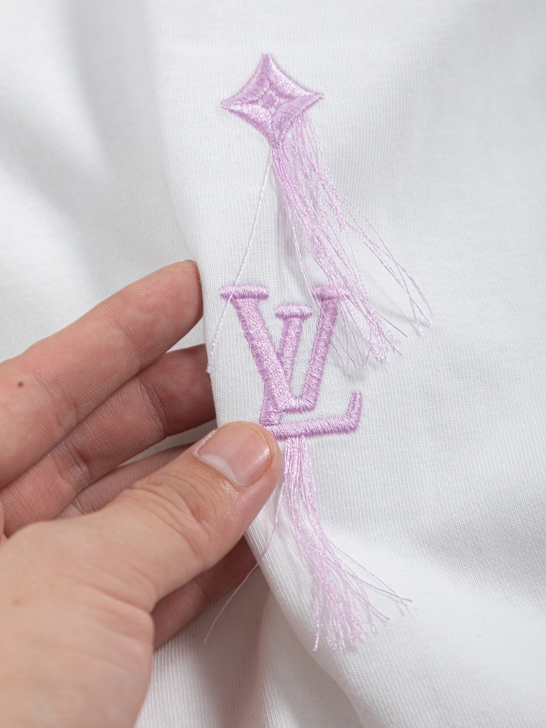 『S-XL』シンプルなカラフルな文字のタッセル刺繍入りラウンドネック半袖Tシャツ、ユニセックス