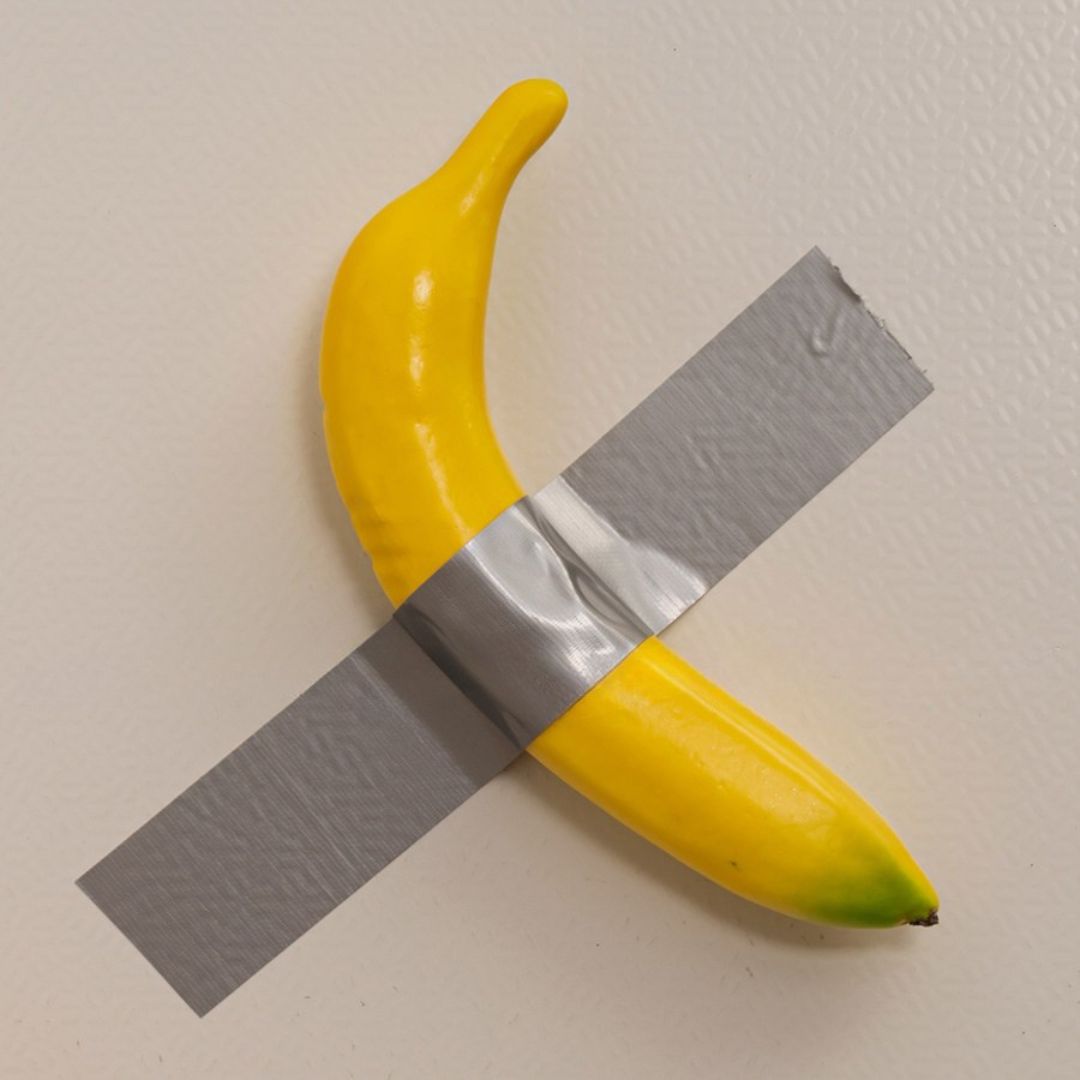 Tape-On 3D Banana Decor